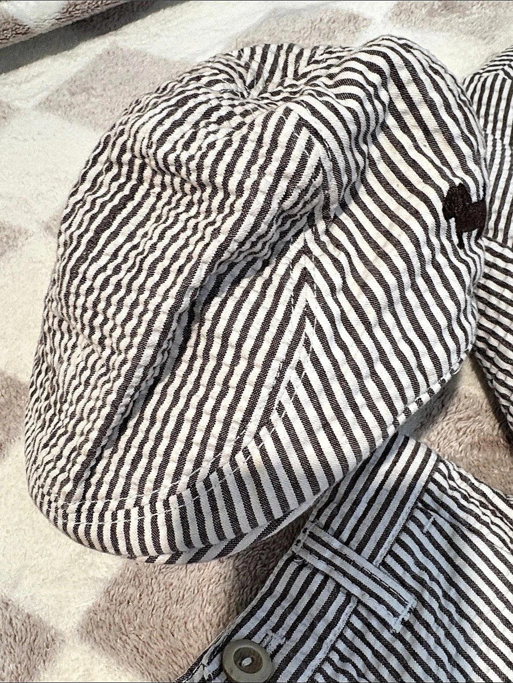 crazy 8 seersucker Striped Set Size 12-24M Like New - Picture 5 of 12